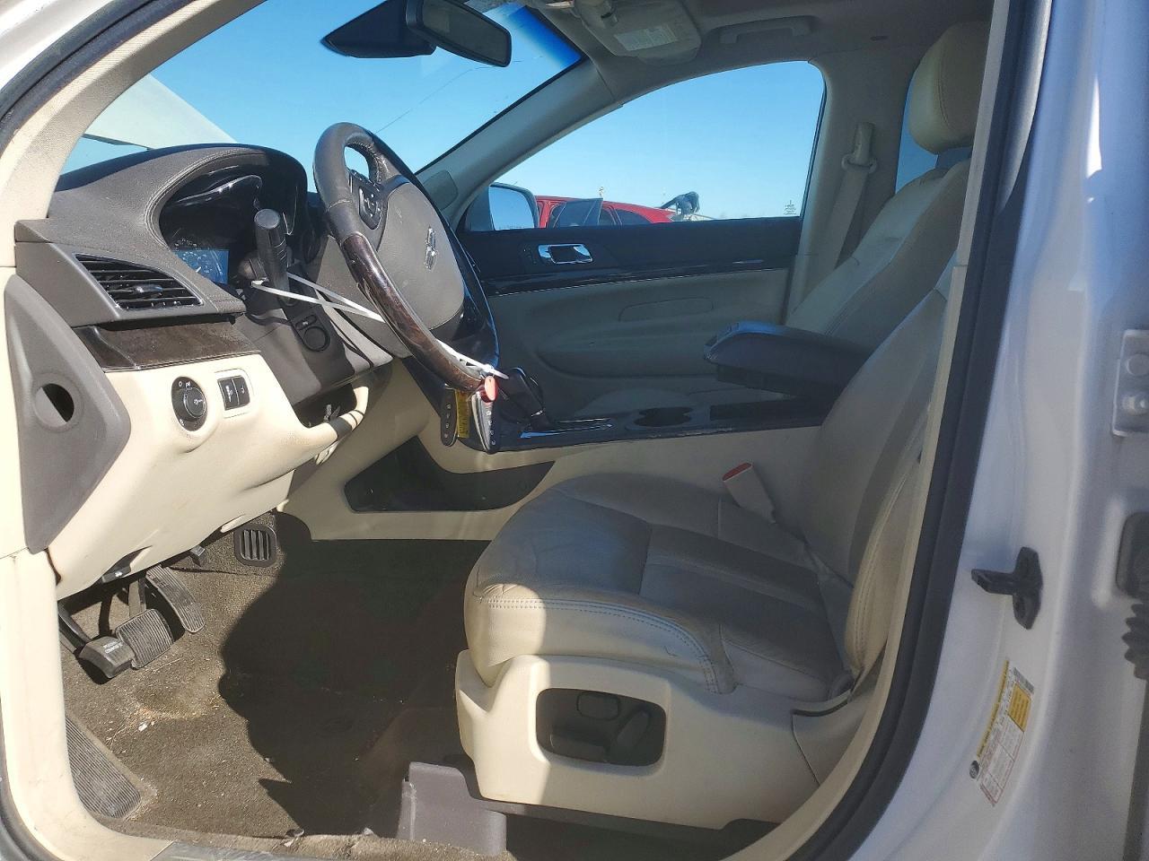 2016 Lincoln Mkt - Image 7