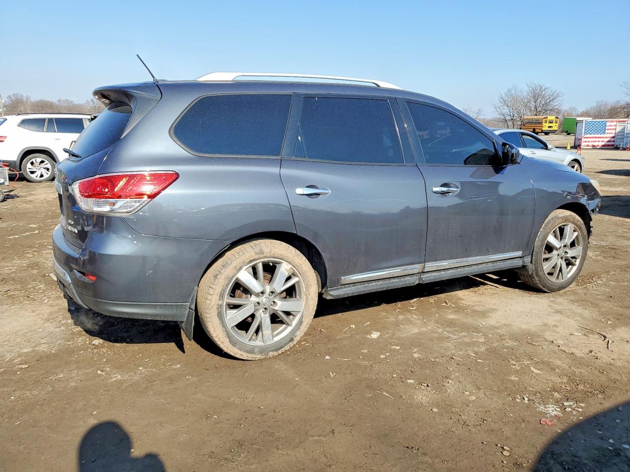 2013 Niss Pathfinder S - Image 3