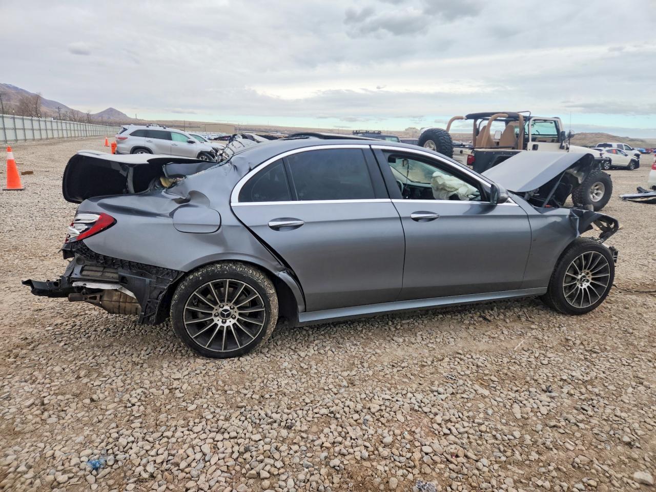 2017 Mercedes-Benz E 300 4Matic - Фото 3