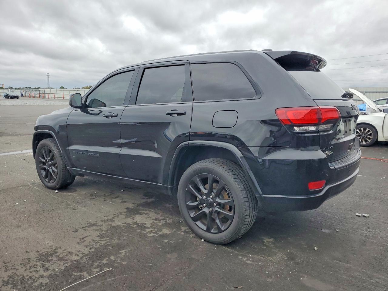 2021 Jeep Grand Cherokee Laredo - Фото 2