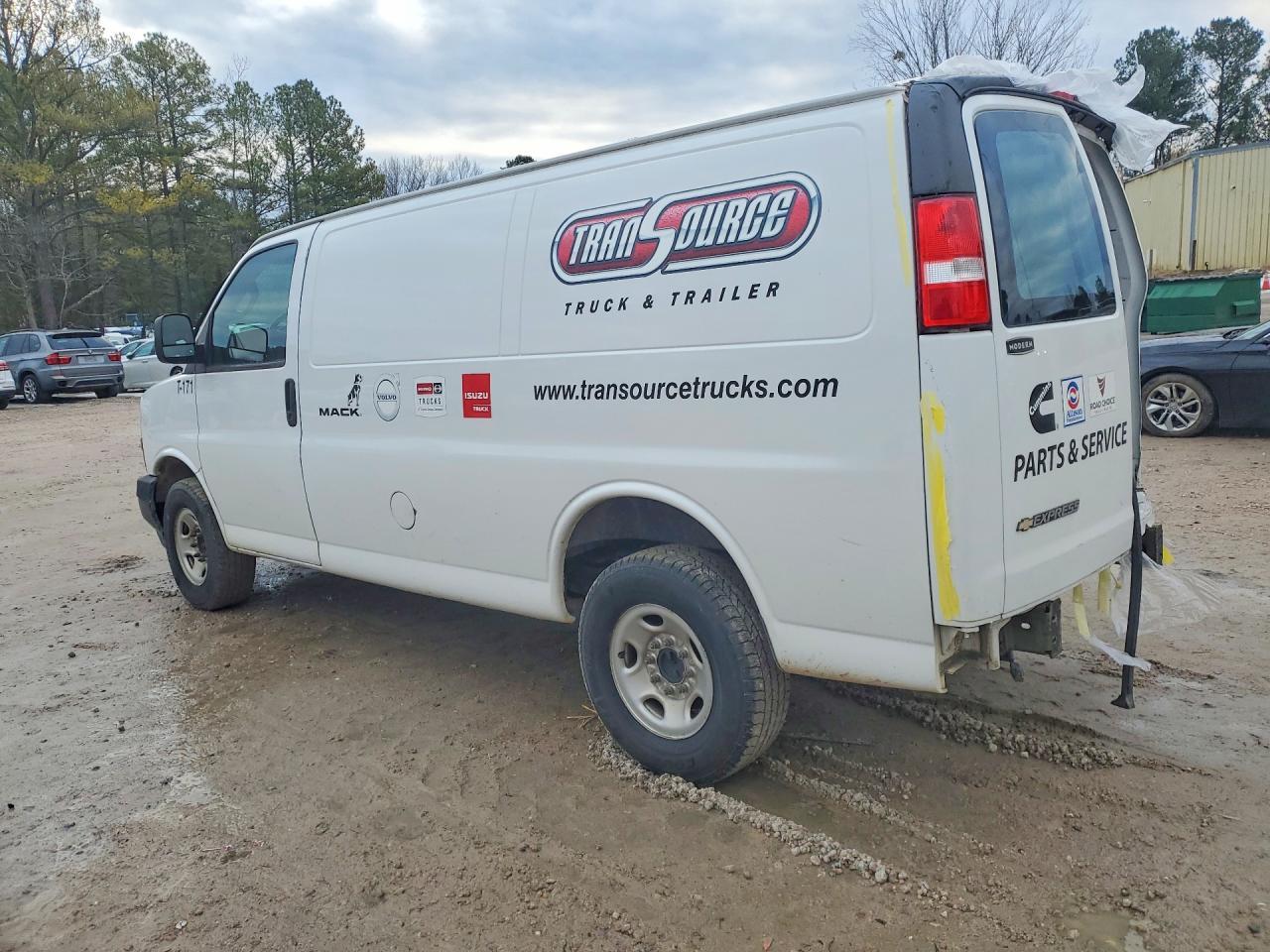 2021 Chevrolet Express G2500 - Фото 2