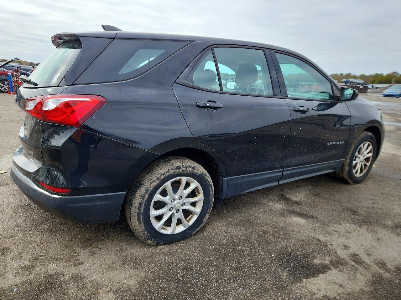 2018 Chevrolet Equinox Ls - Фото 3