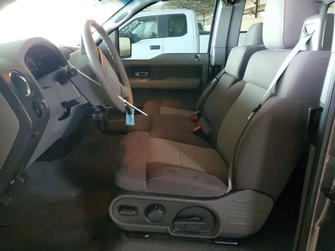 2005 Ford F150 - Image 7