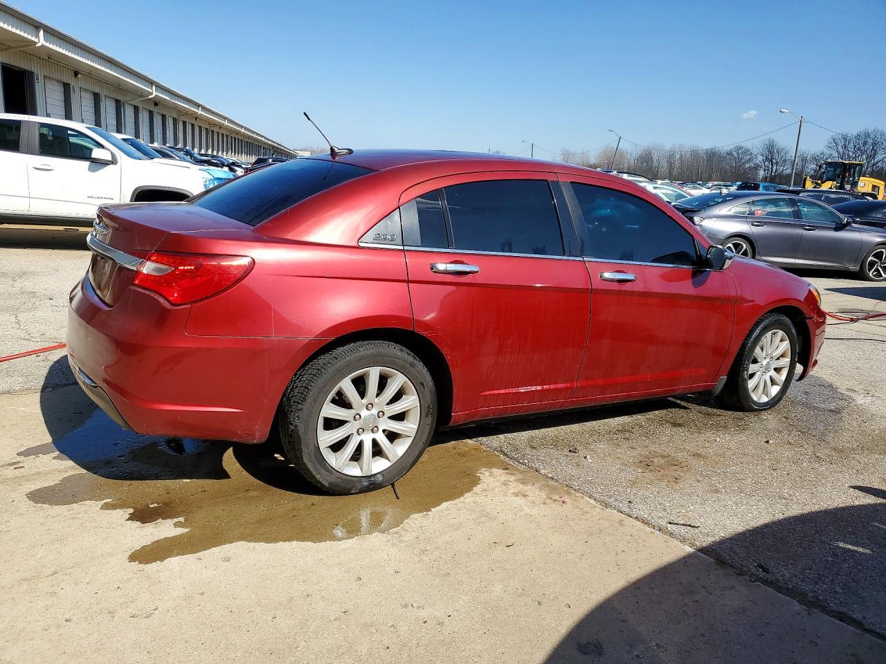 2013 Chrysler 200 Limited - Фото 3
