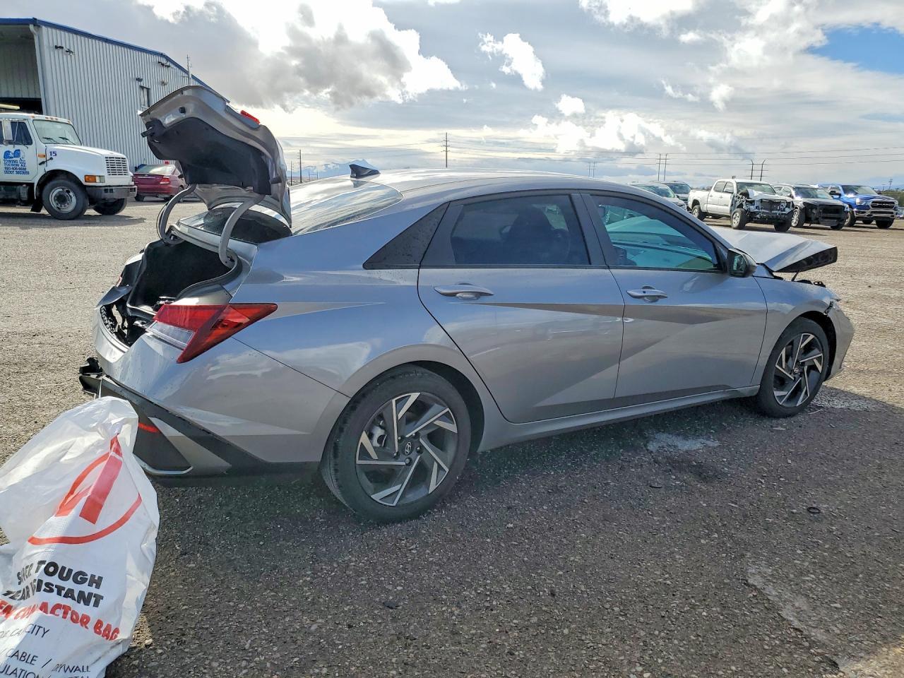 2025 Hyundai Elantra Sel Sport - Фото 3