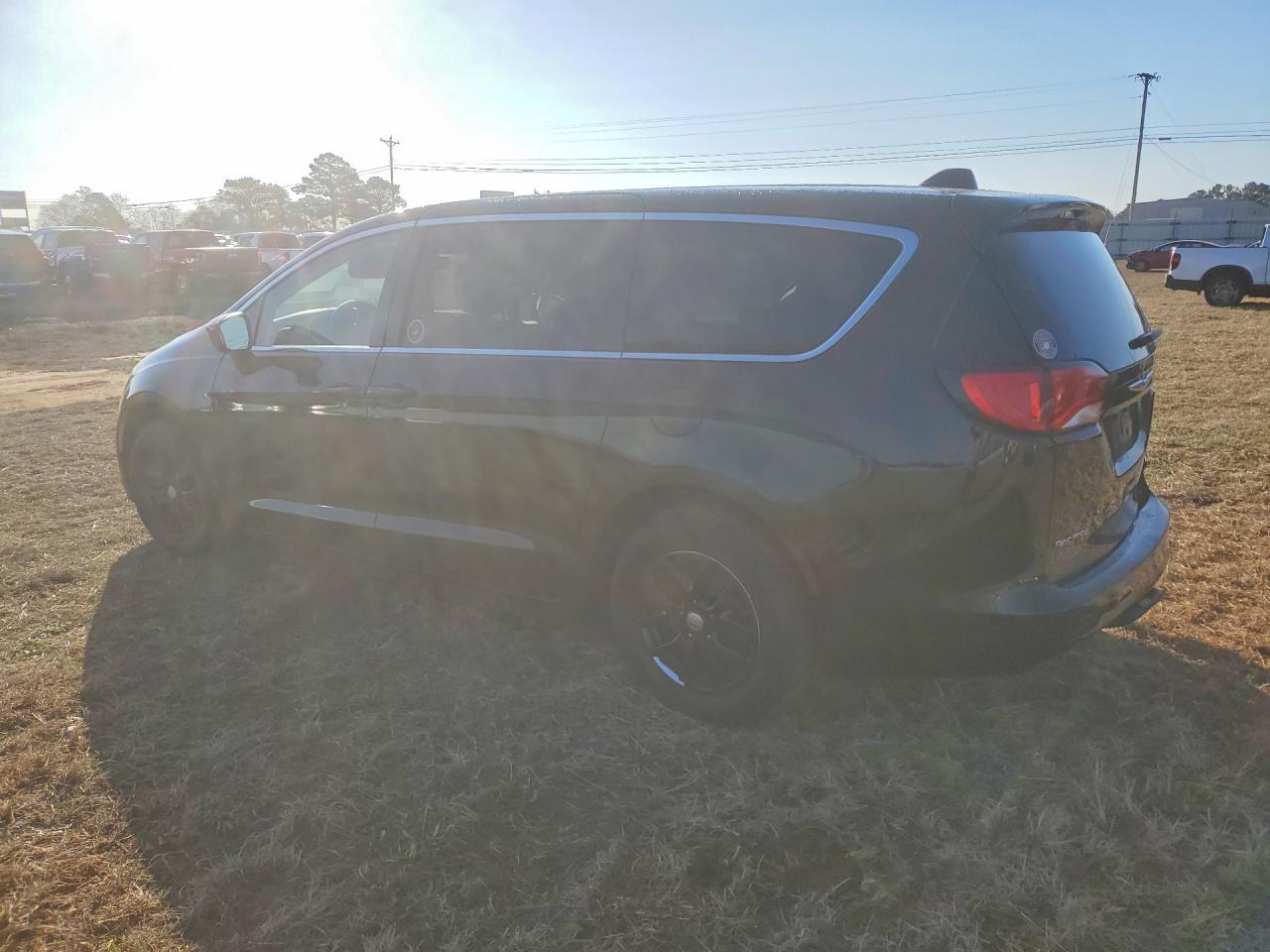 2017 Chrysler Pacifica Lx - Фото 2