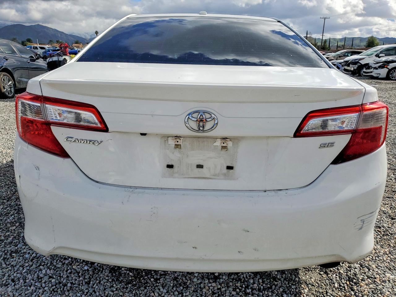 2014 Toyota Camry - Image 6