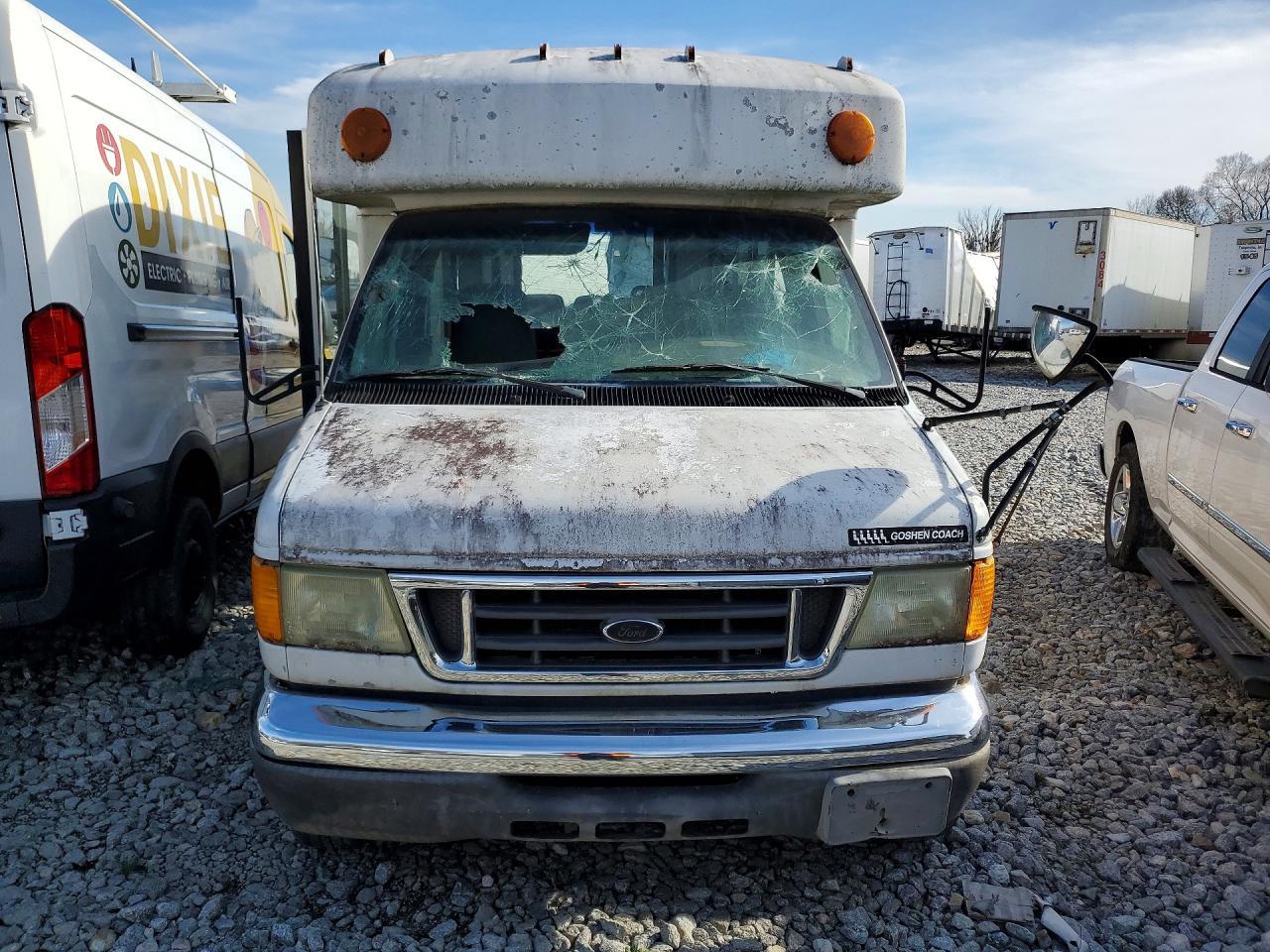 2005 Ford E350 Shuttle Bus - Фото 5
