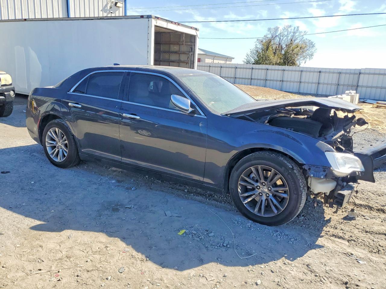 2017 Chrysler 300C - Фото 4