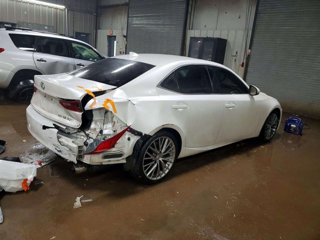 2016 Lexus Is 300 Base - Фото 3