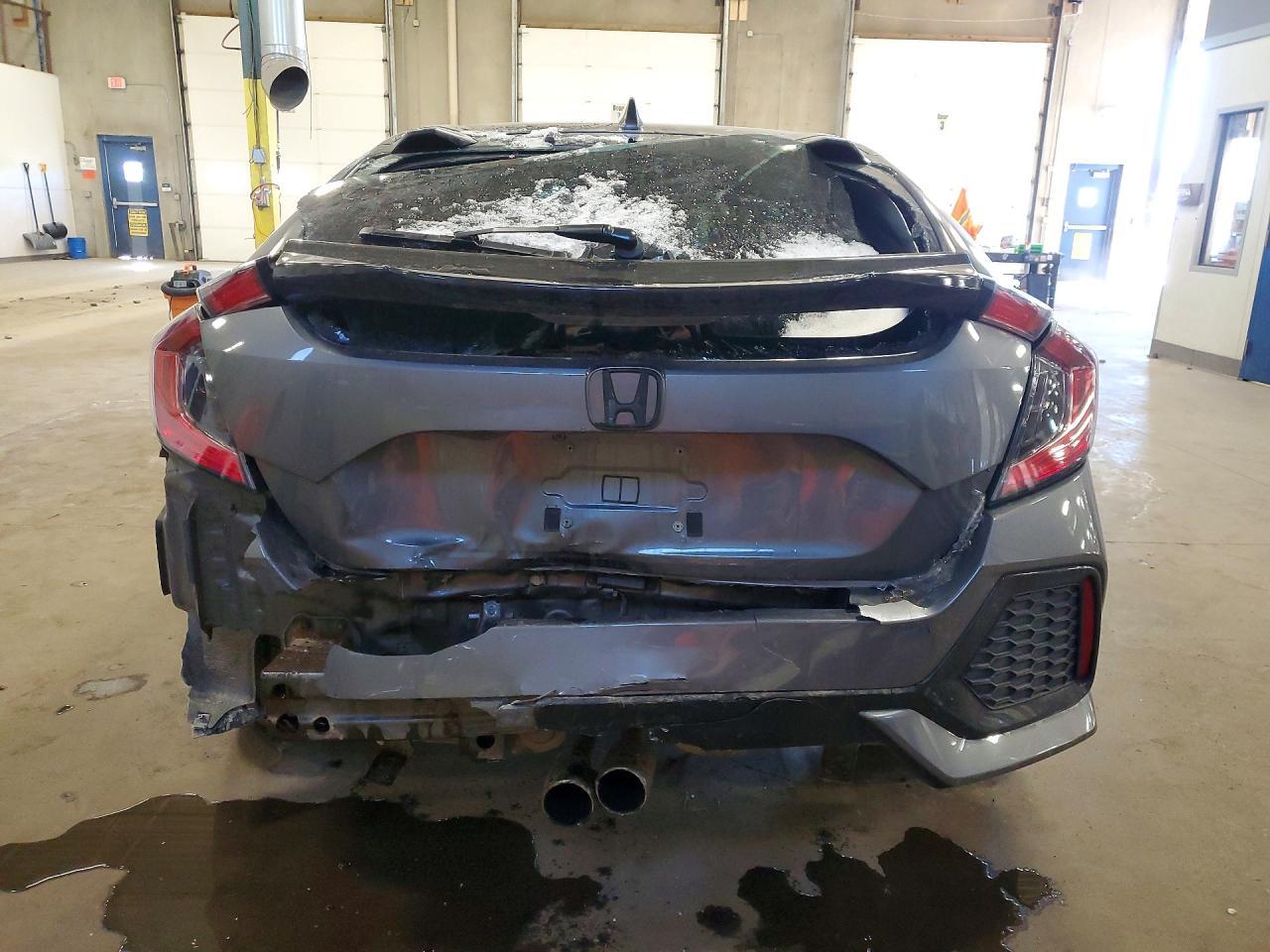 2017 Honda Civic Sport Touring - Image 6