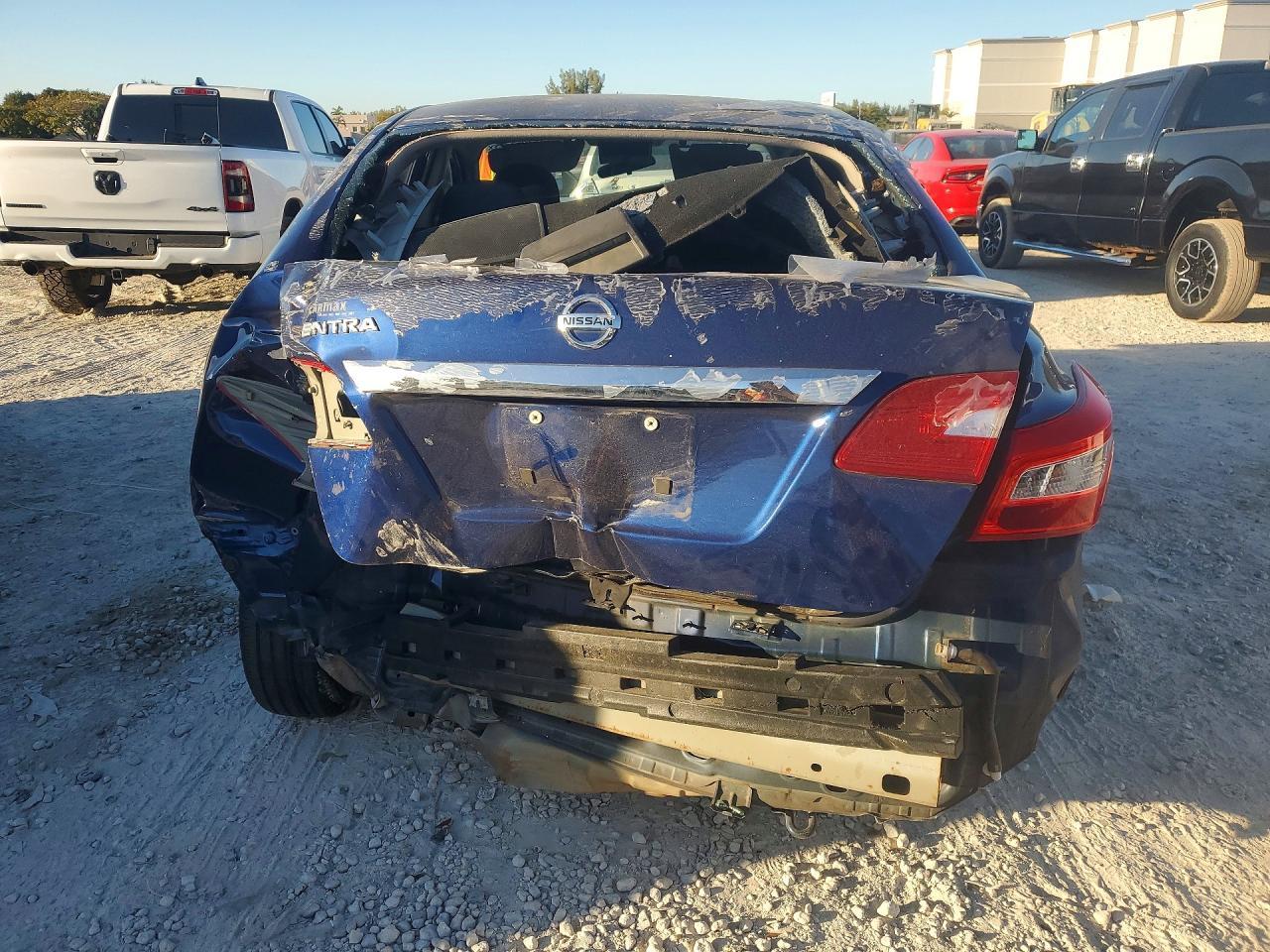 2016 Nissan Sentra S - Фото 6