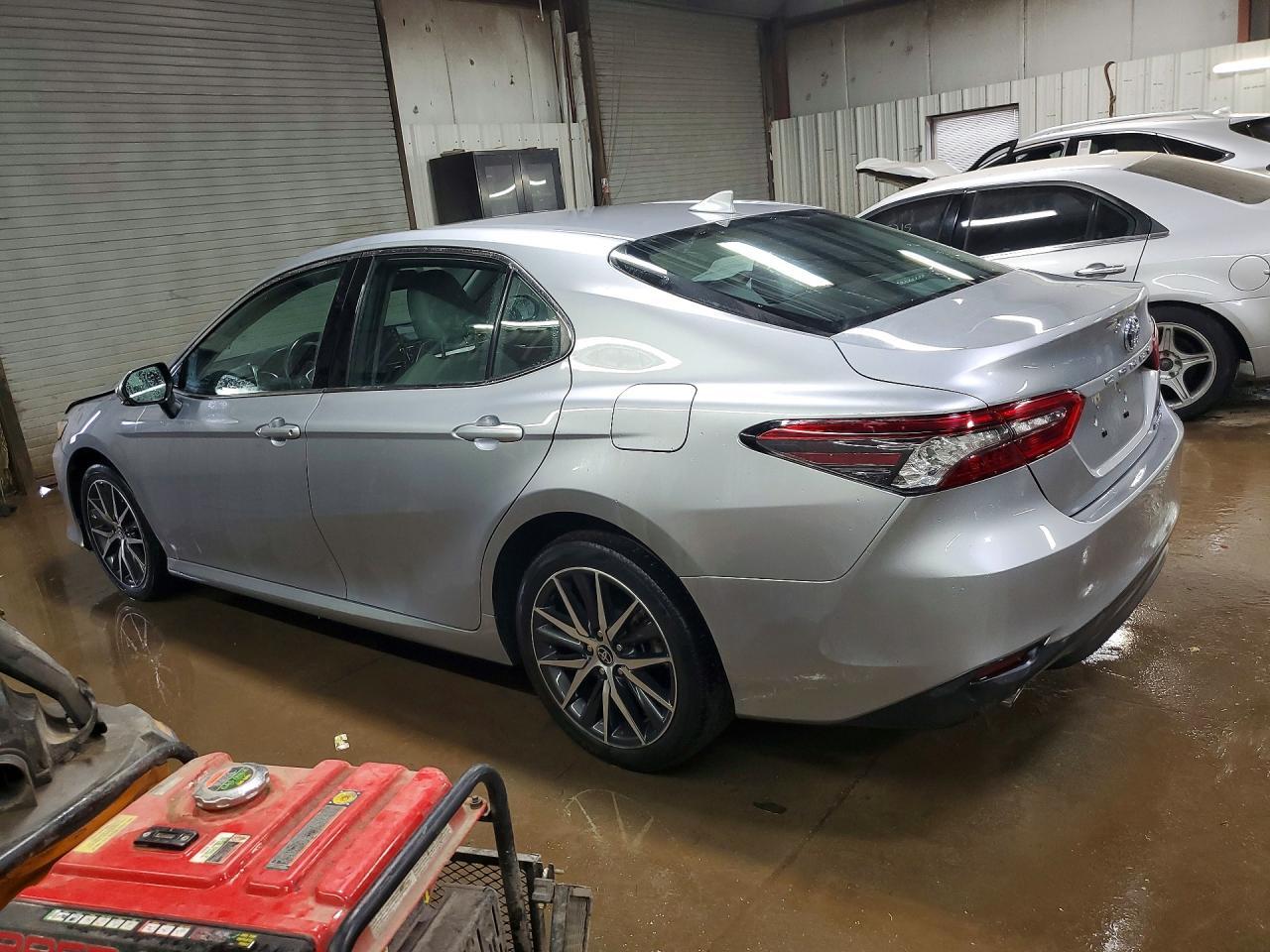 2022 Toyota Camry Xle - Image 2