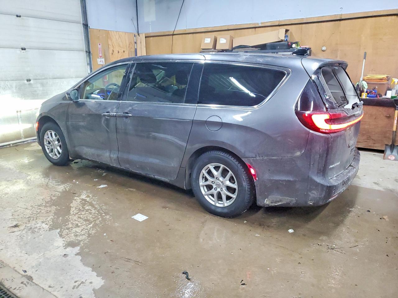 2023 Chrysler Pacifica Touring L - Фото 2