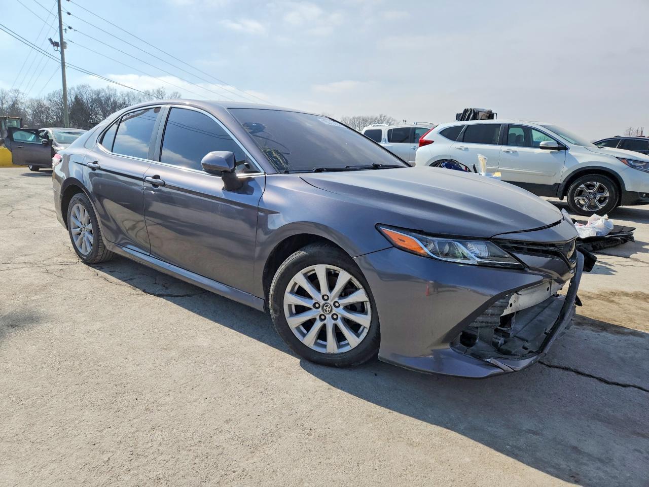 2020 Toyota Camry Le - Фото 4
