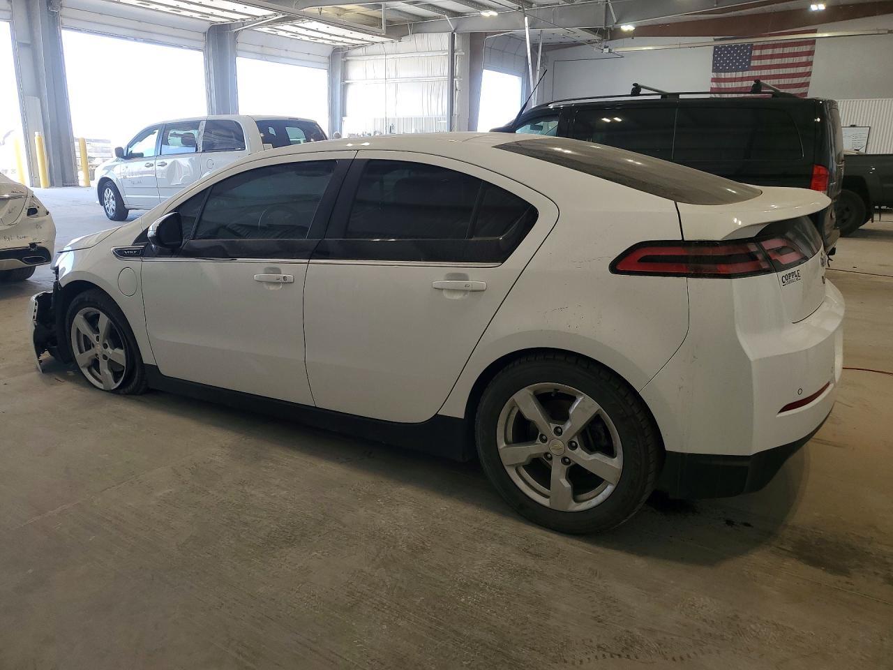 2014 Chevrolet Volt - Image 2