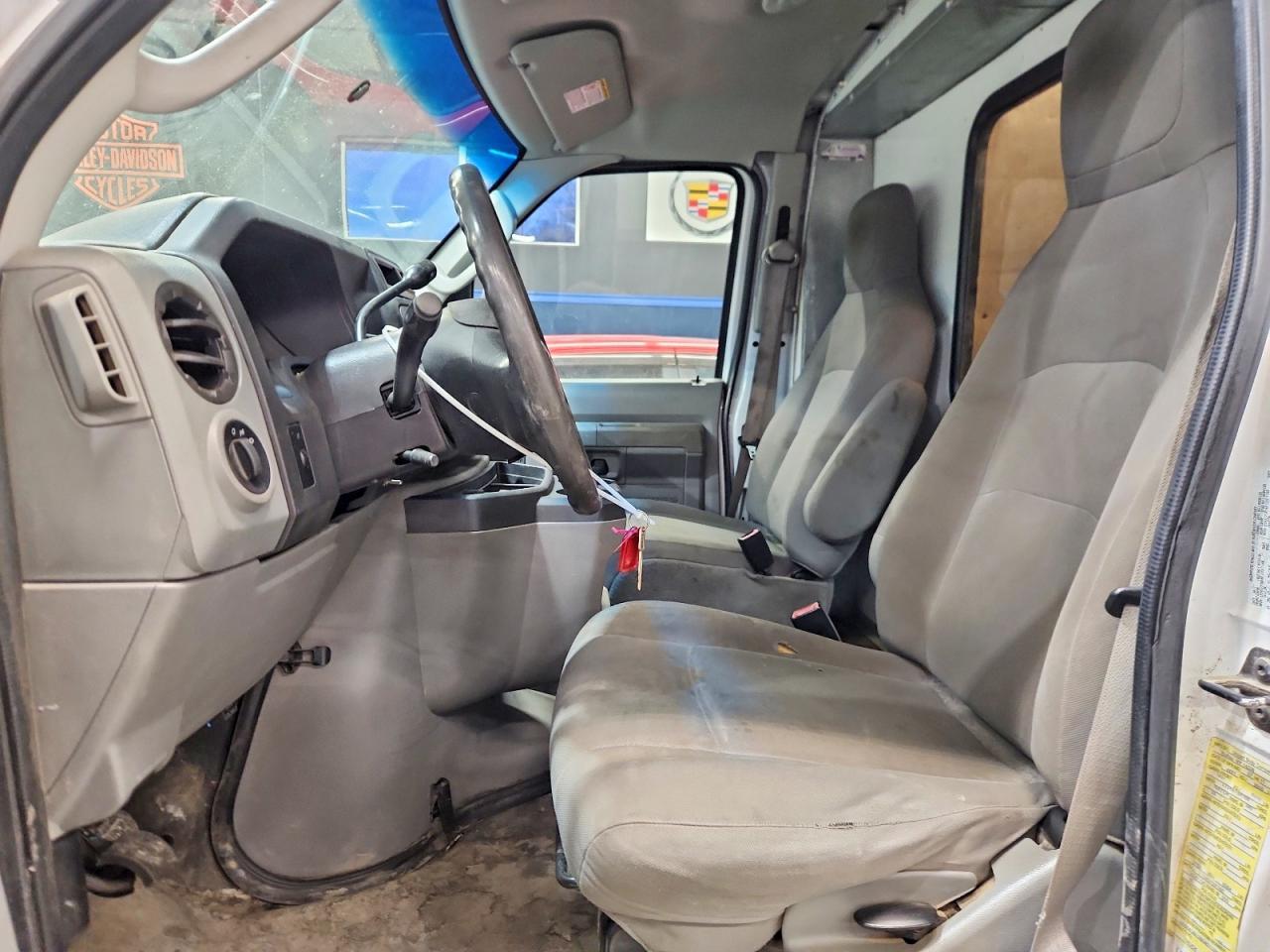 2011 Ford E350 Box Truck - Фото 7