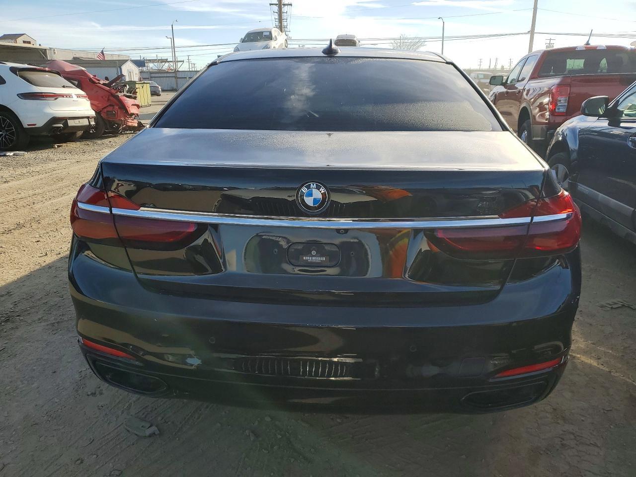 2016 BMW 750 I - Фото 6