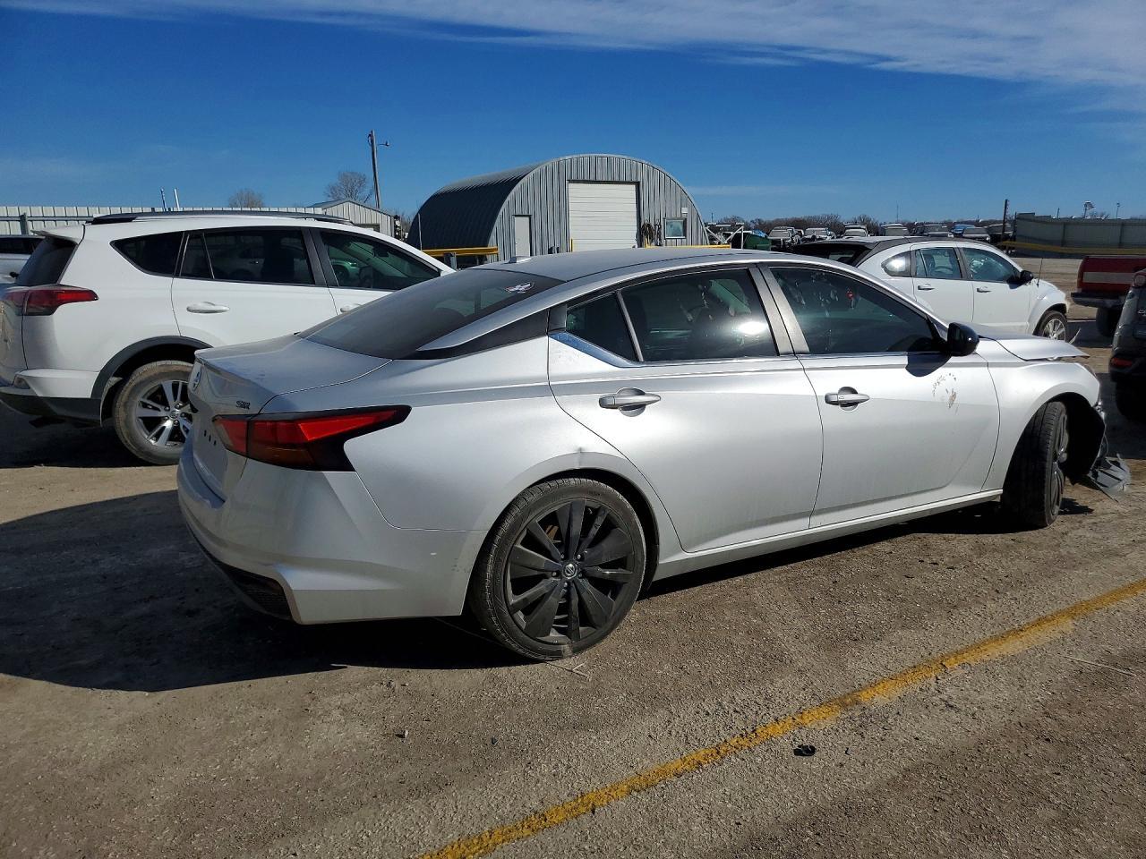 2019 Nissan Altima Sr - Фото 3