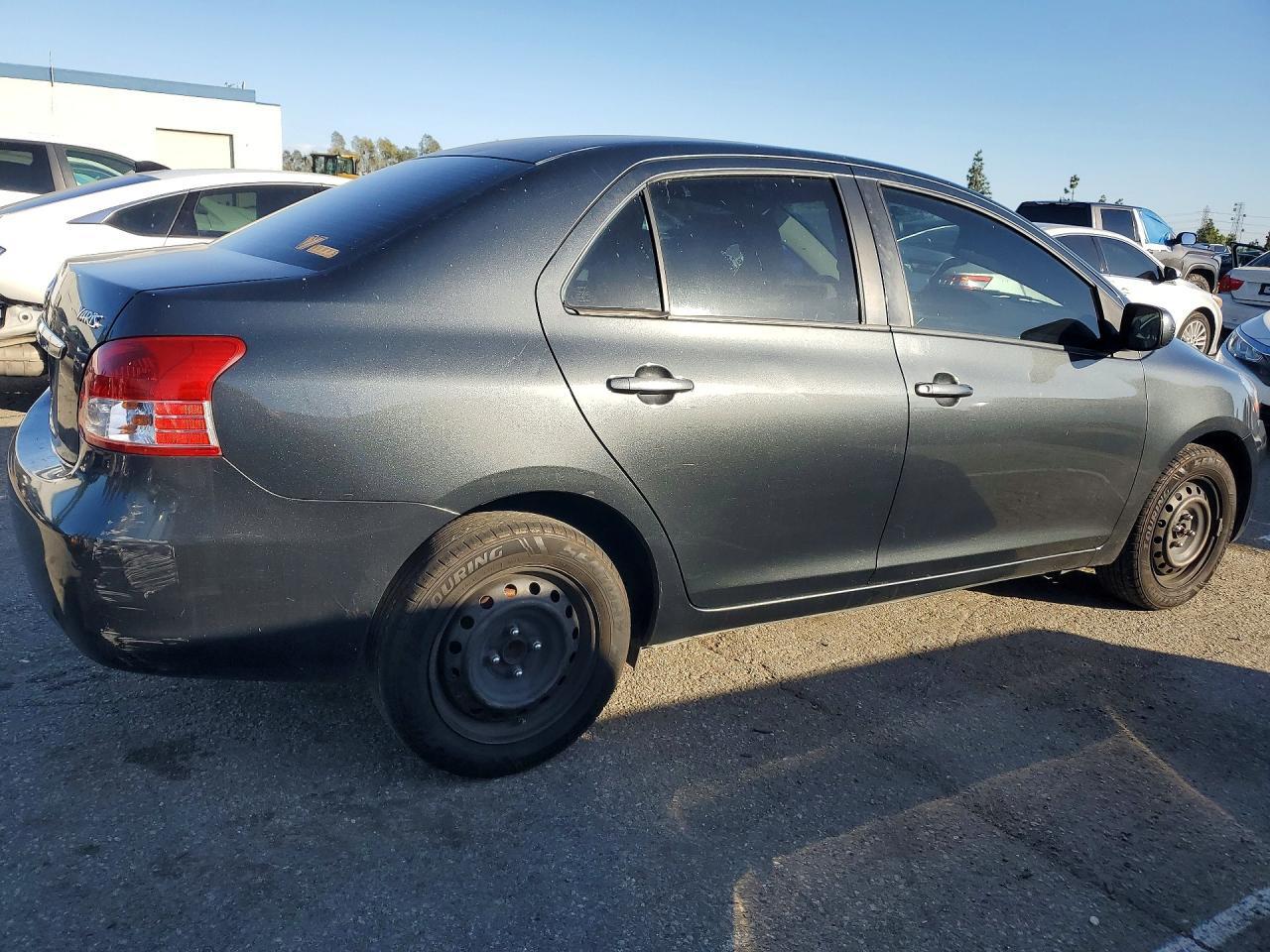 2011 Toyota Yaris - Image 3