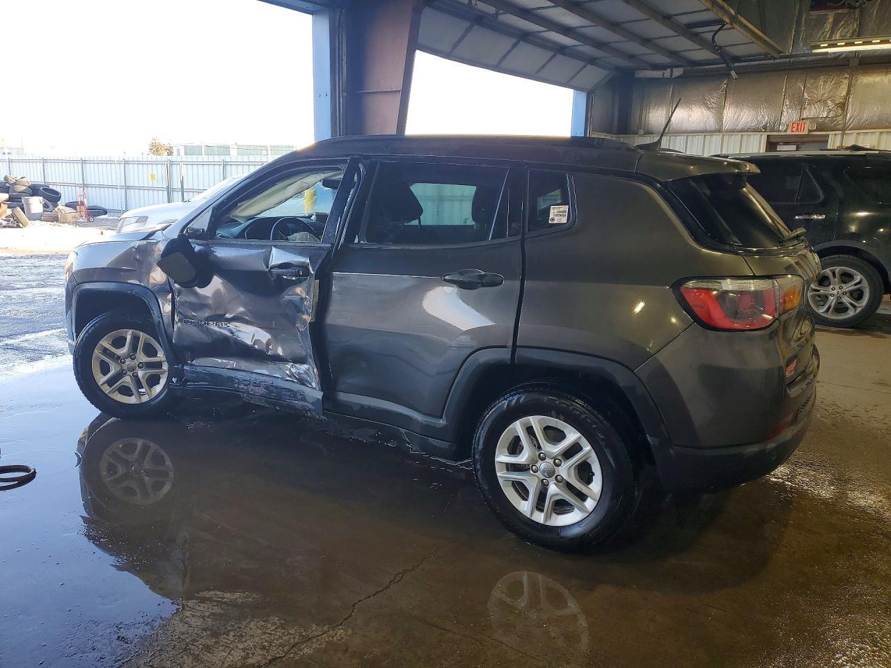 2018 Jeep Compass Sport - Фото 2