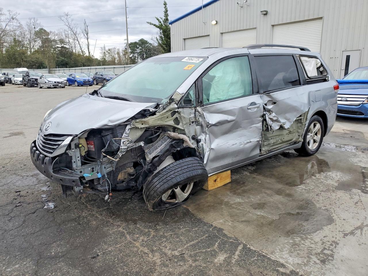 2011 Toyota Sienna Le 8-Passenger