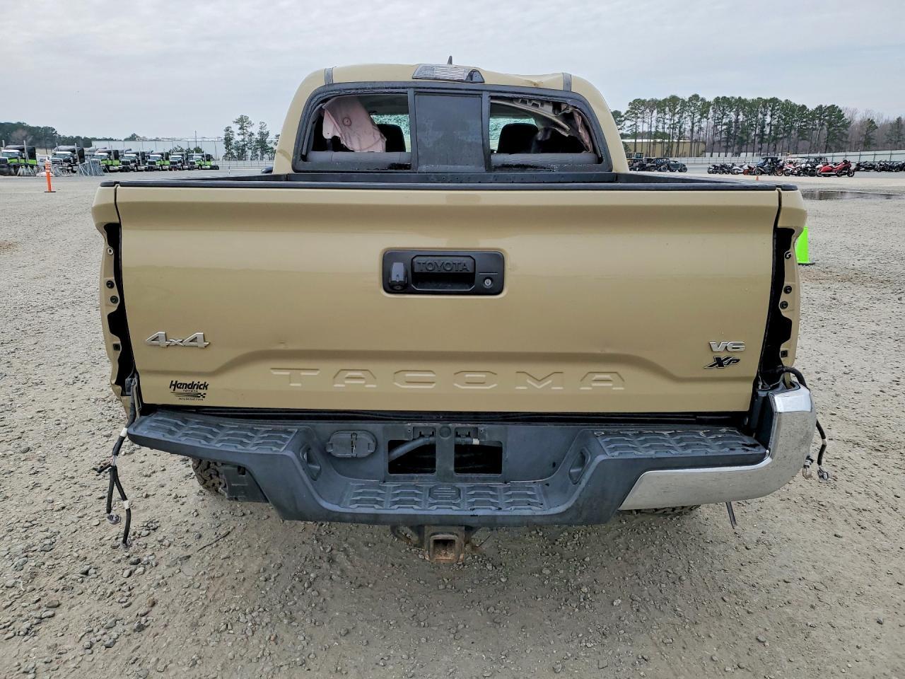 2016 Toyota Tacoma Sr5 V6 - Image 6