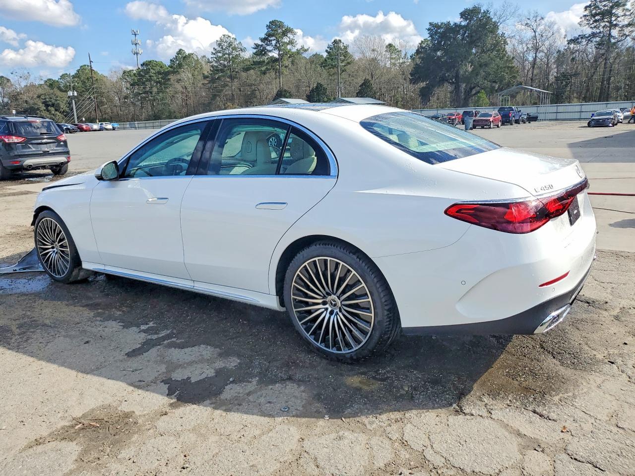 2025 Mercedes-Benz E 450 4Matic - Фото 2