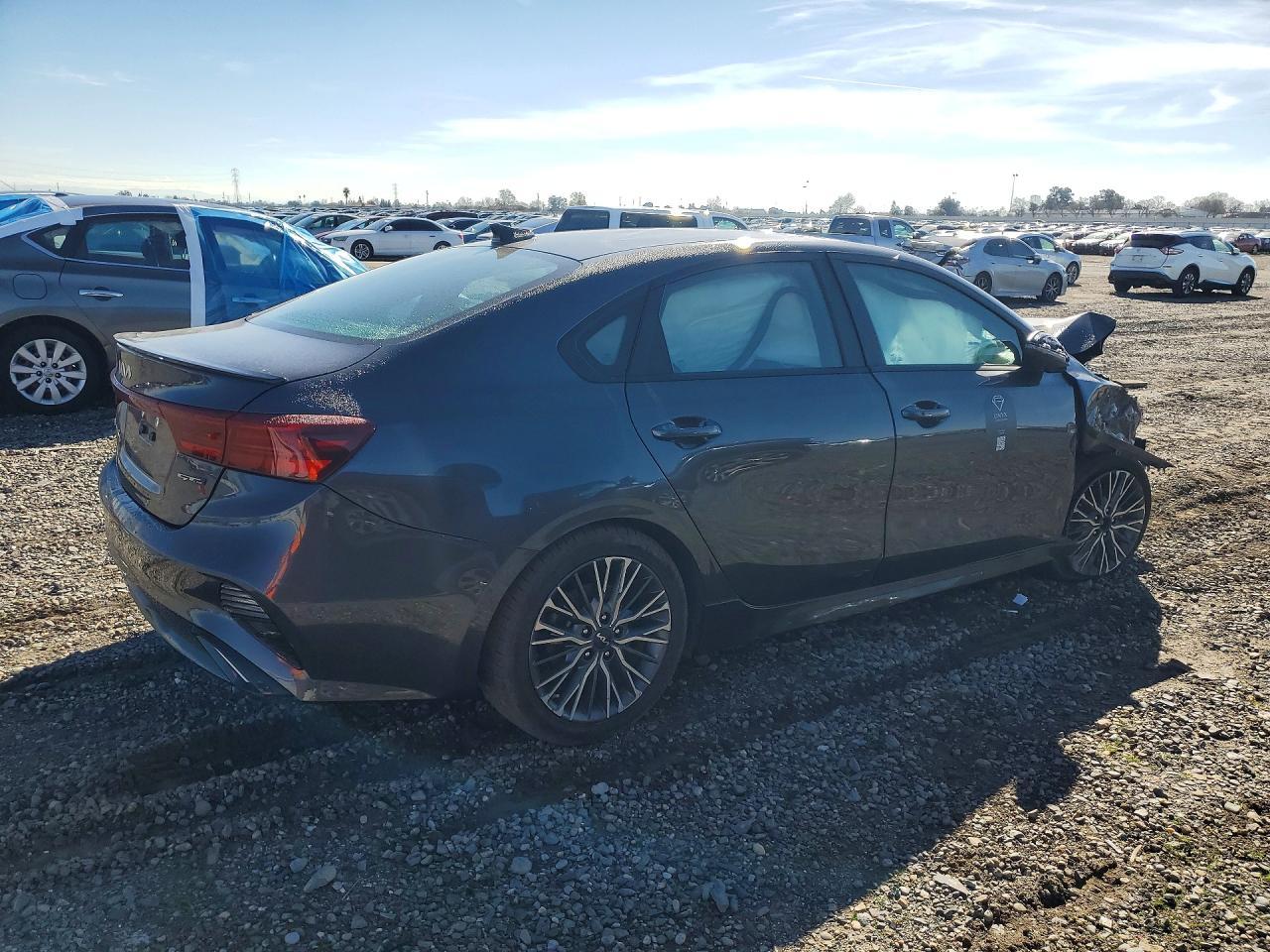 2023 Kia Forte Gt Line - Фото 3
