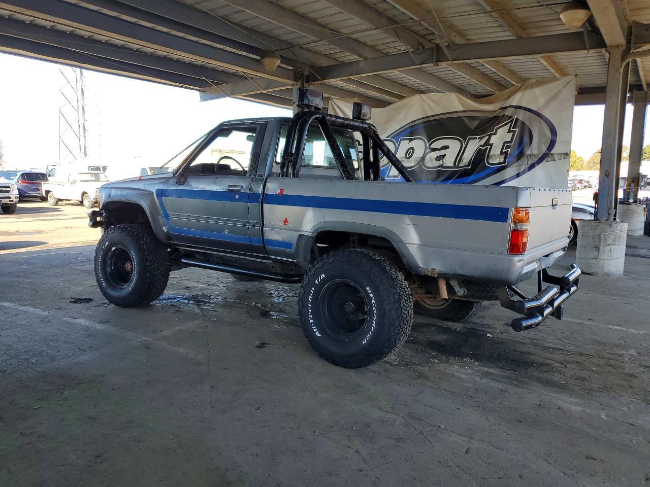 1988 Toyota Pickup Base - Фото 2