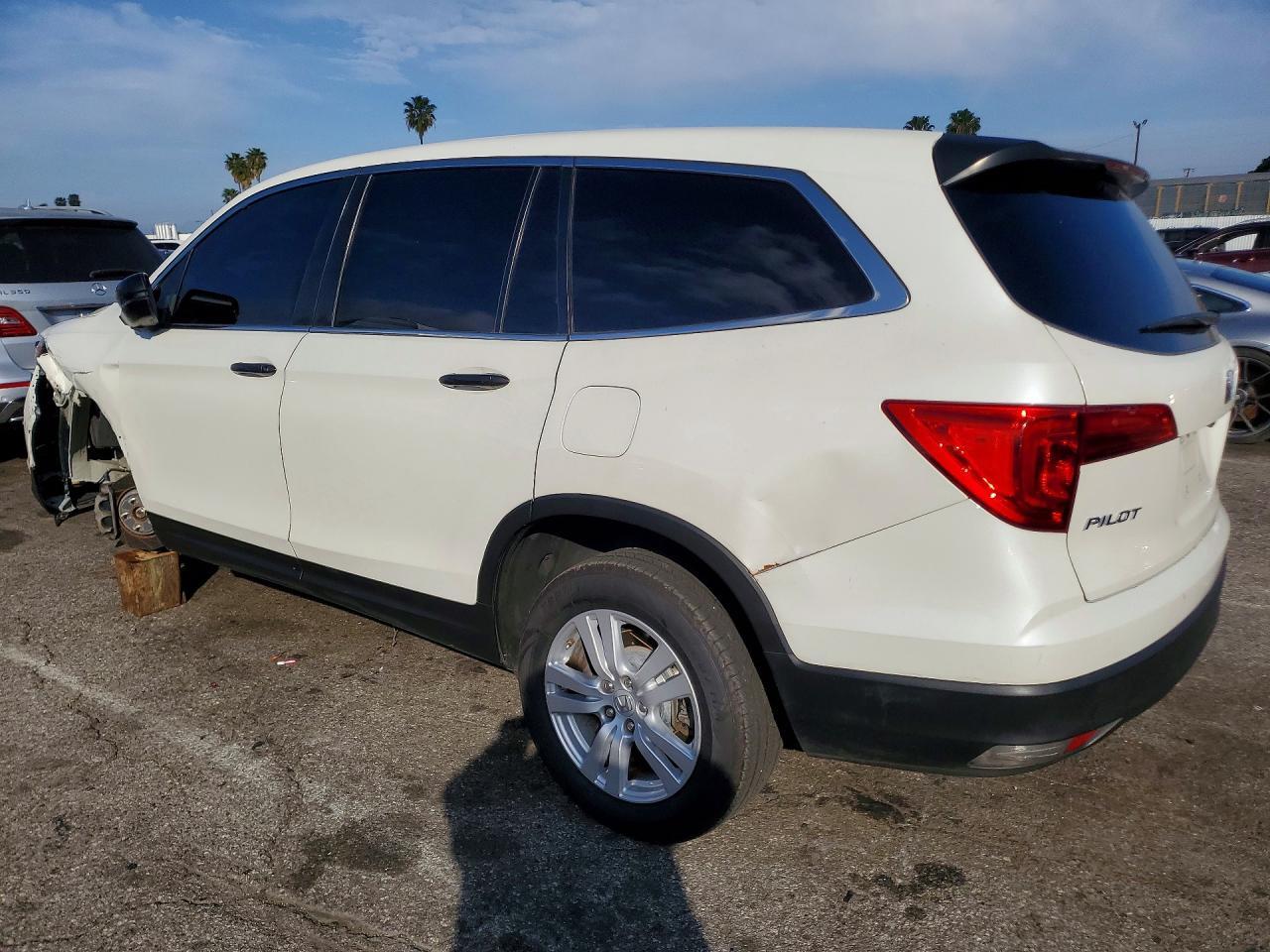 2018 Honda Pilot Lx - Image 2
