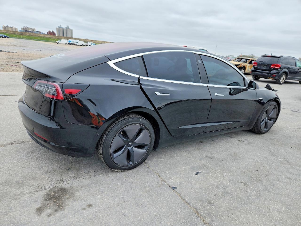 2018 Tesla Model 3 - Фото 3
