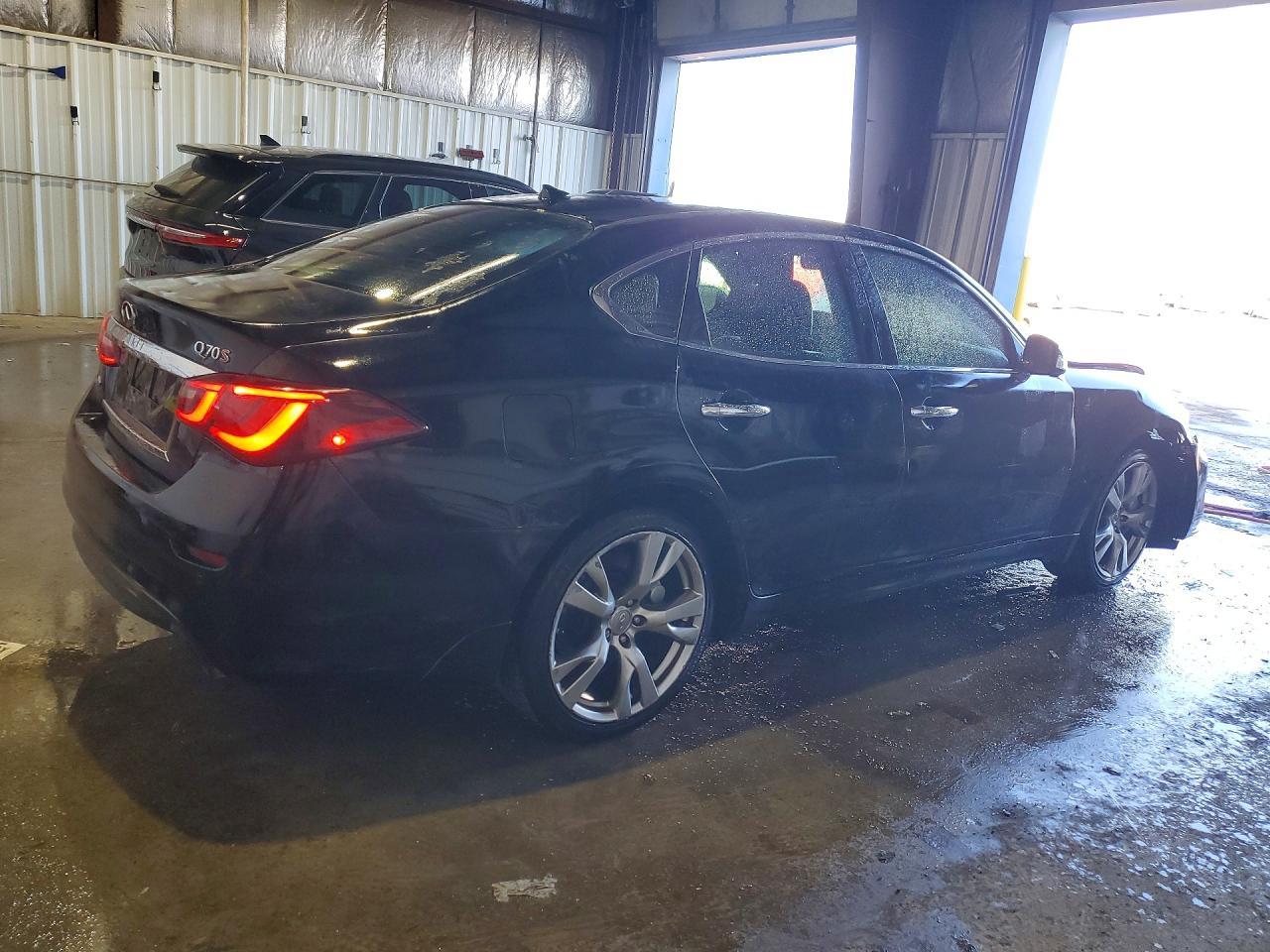 2015 Infiniti Q70 3.7 - Image 3