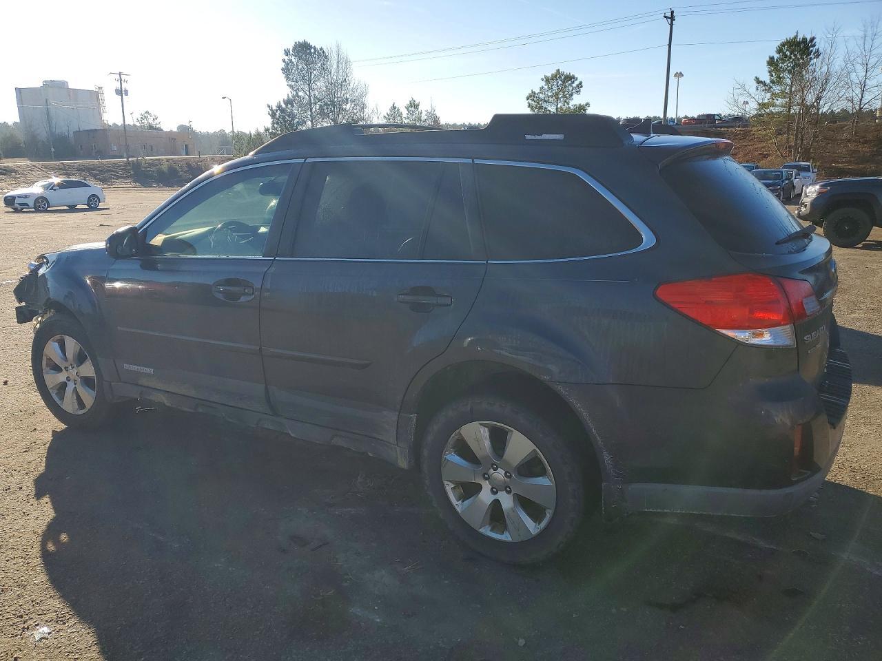 2011 Subaru Outback 3.6R Limited - Фото 2