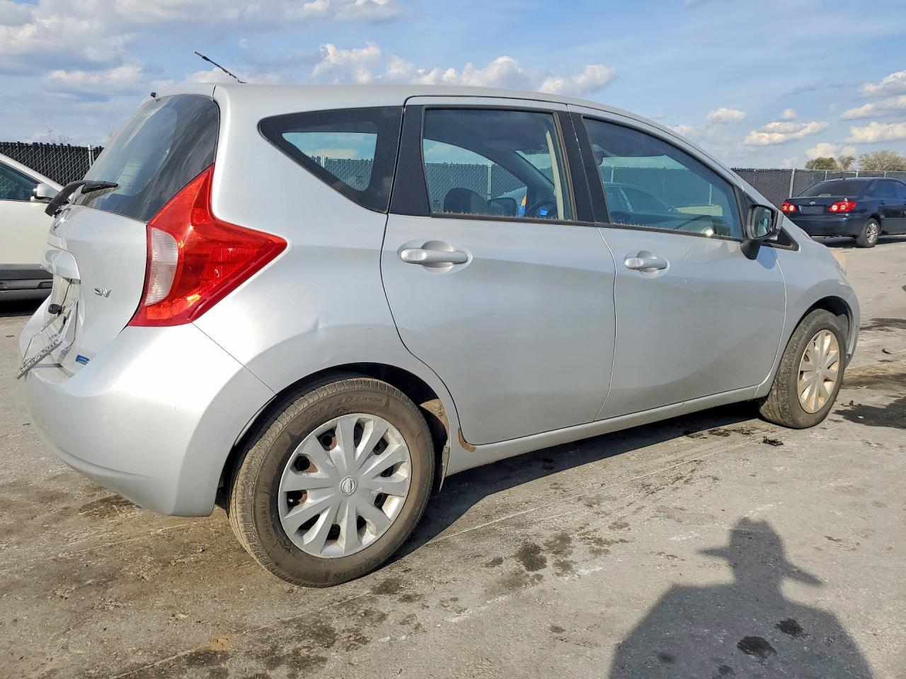 2015 Niss Versa Note S - Фото 3