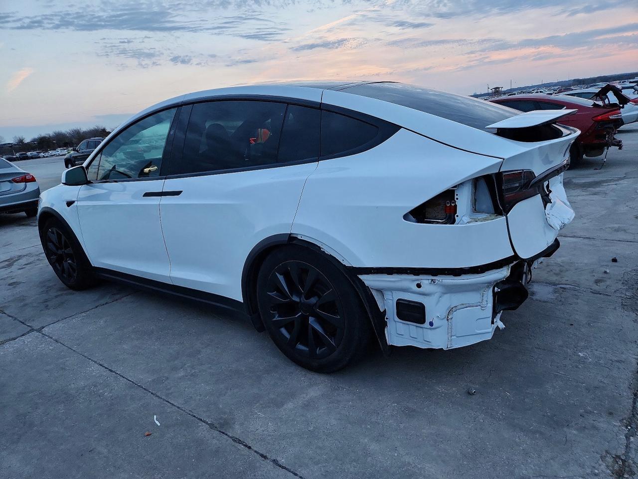 2022 Tesla Model X - Фото 2