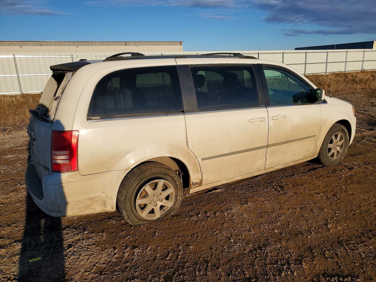 2009 Chrysler Town & Country Touring - Image 3