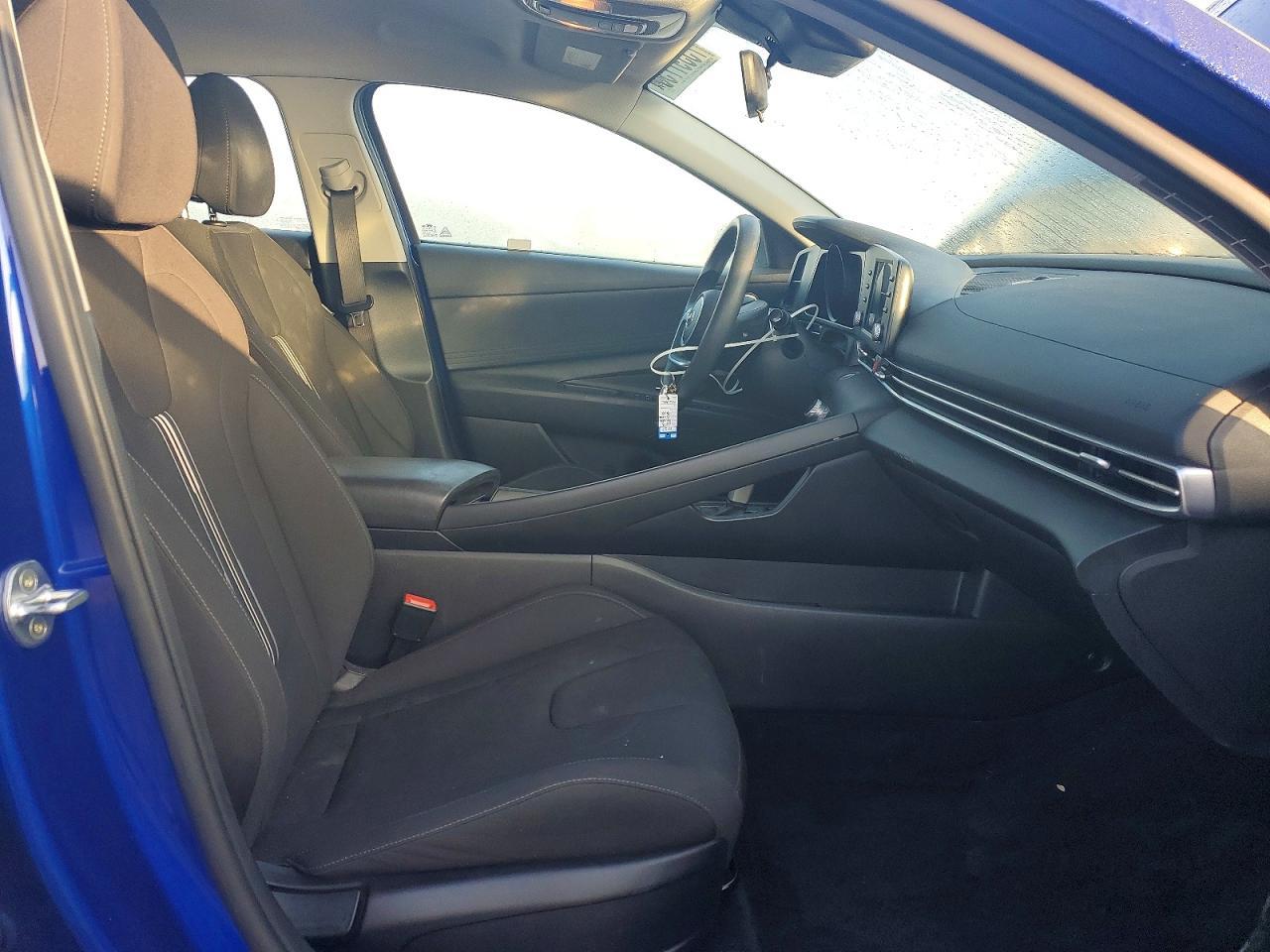 2023 Hyundai Elantra Blue - Image 7