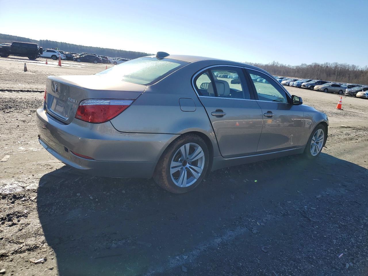 2010 BMW 528 I - Фото 3