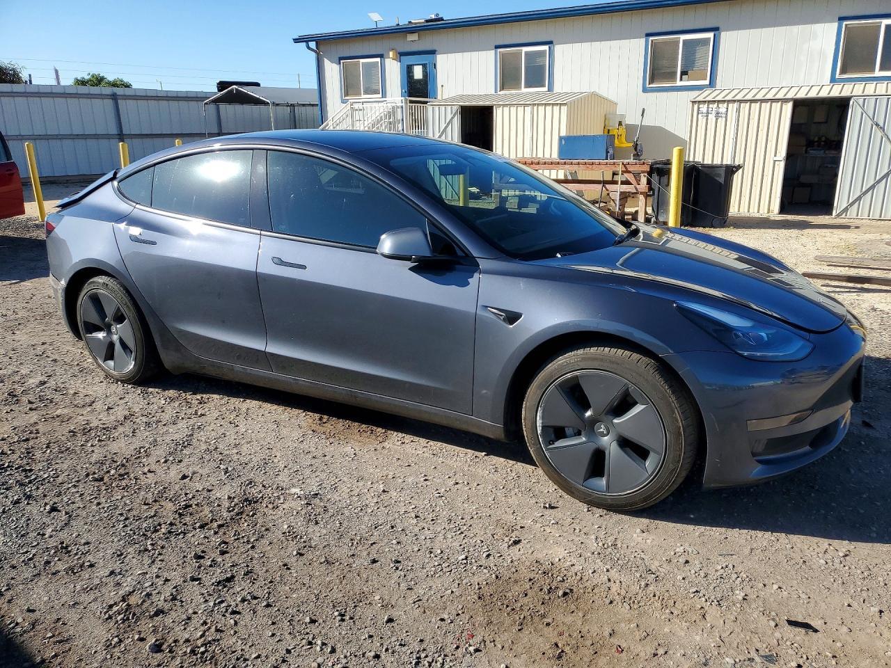 2023 Tesla Model 3 - Фото 4