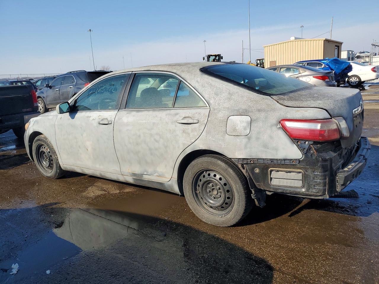 2009 Toyota Camry Le - Фото 2