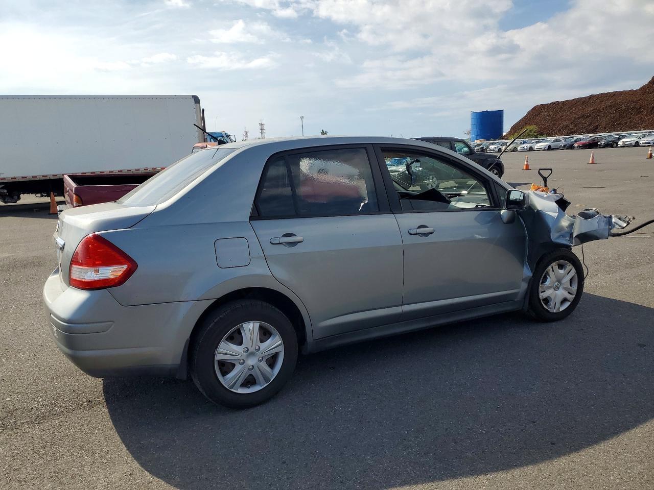 2010 Nissan Versa 1.8 S - Фото 3
