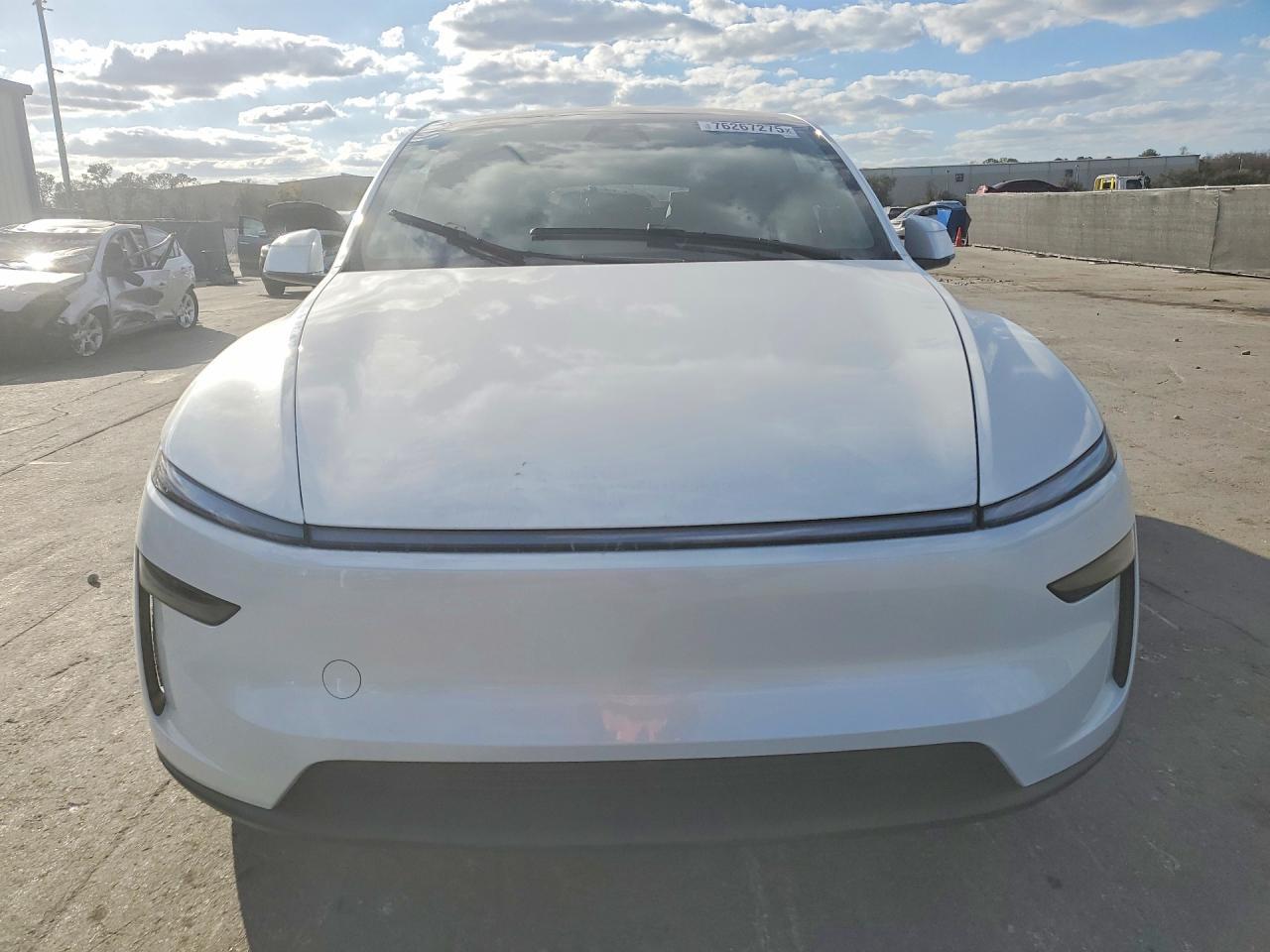 2026 Tesla Model Y - Фото 5