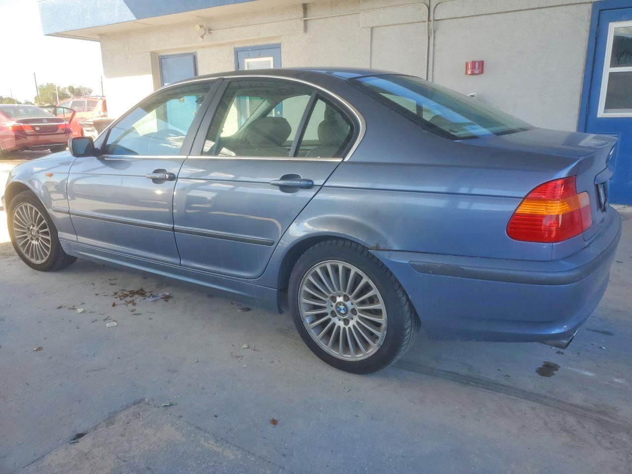 2002 BMW 330 Xi - Image 2