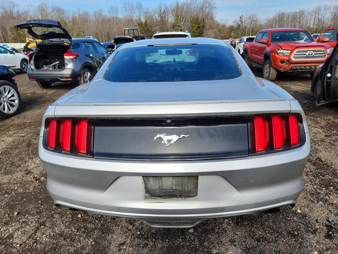 2016 Ford Mustang - Фото 6