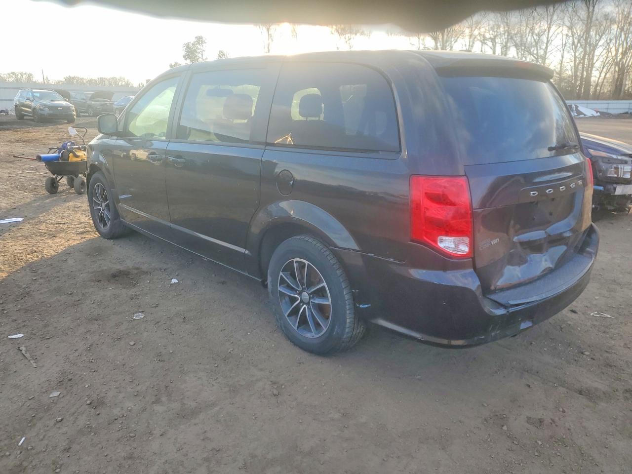 2018 Dodge Caravan - Фото 2