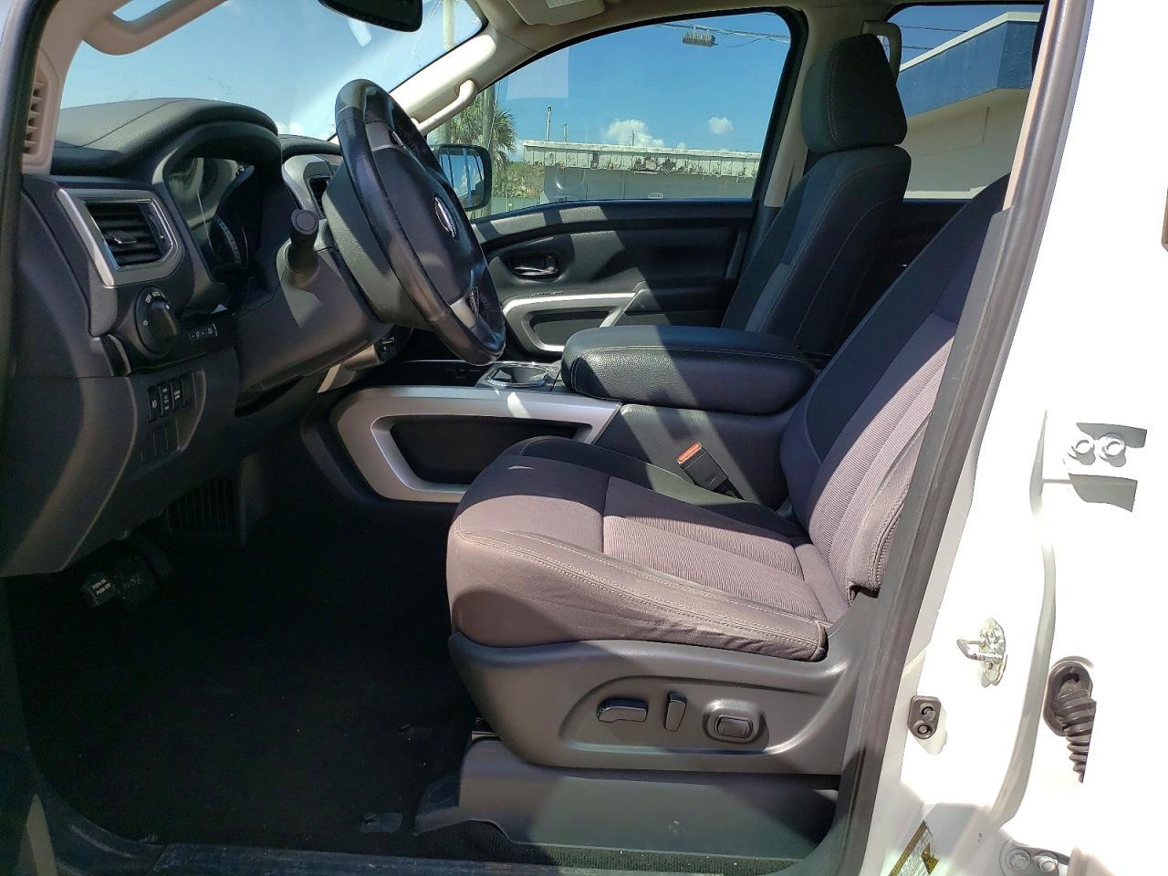 2017 Nissan Titan Xd Sl - Image 7