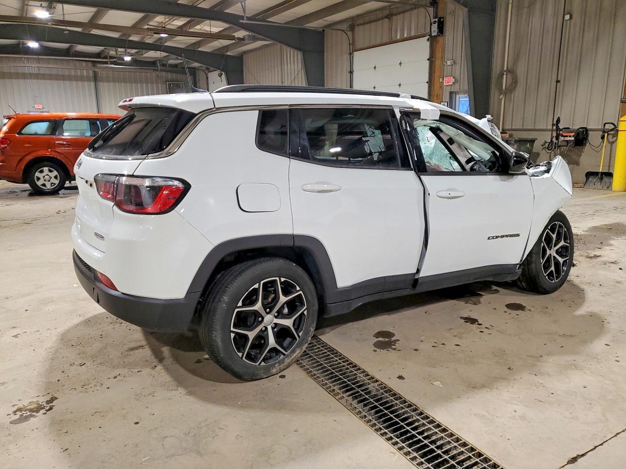 2024 Jeep Compass Latitude - Фото 3