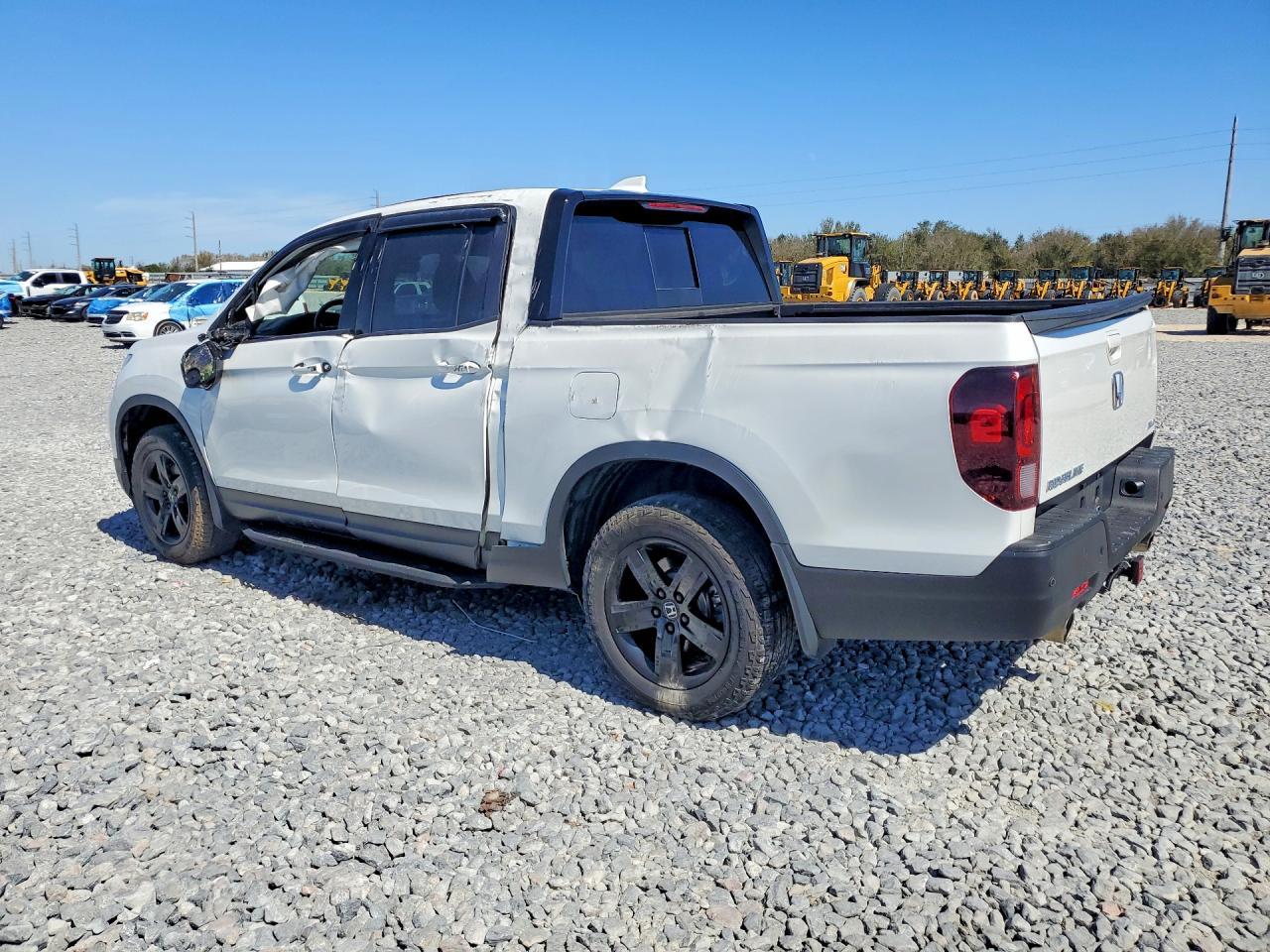 2021 Honda Ridgeline Black Edition - Image 2