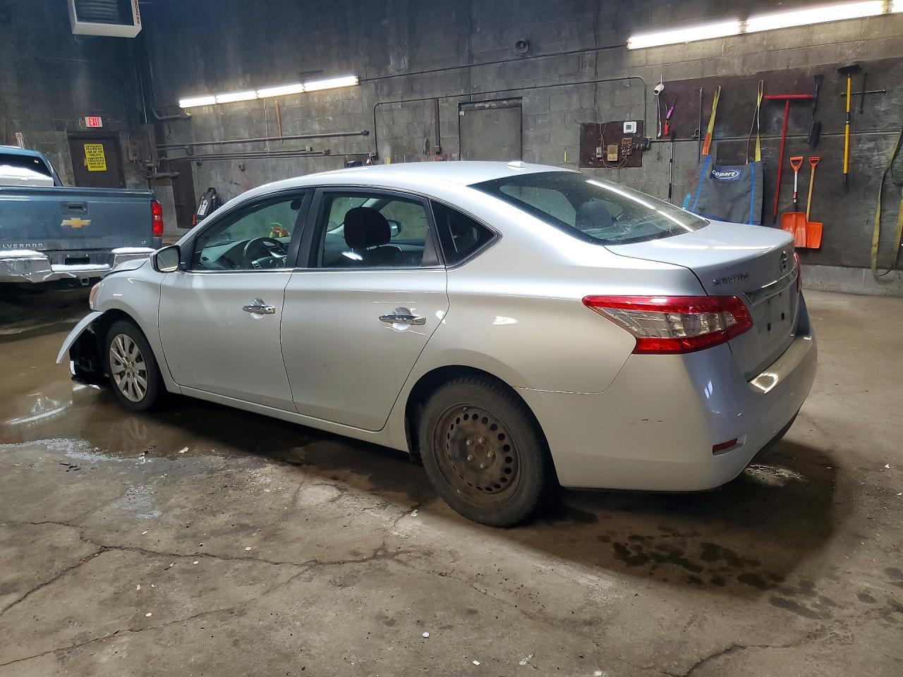 2015 Nissan Sentra S - Фото 2
